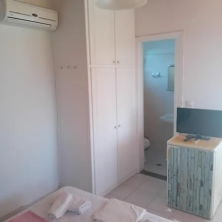 Petros Rooms To Let Kalogria Beach Exterior photo